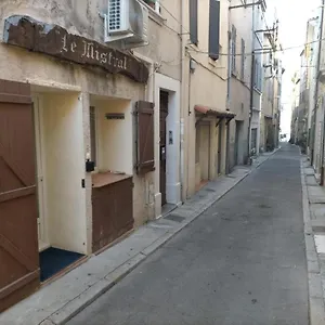 https://le-mistral-location-la-ciotat.fr-provencehotel.com